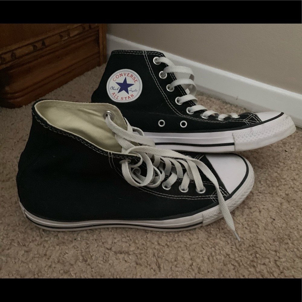 Barely worn black converse
